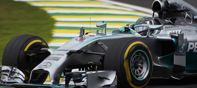 Nico Rosberg da un golpe de efecto y gana en Interlagos