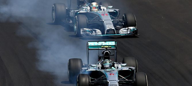 Nico Rosberg da un golpe de efecto y gana en Interlagos
