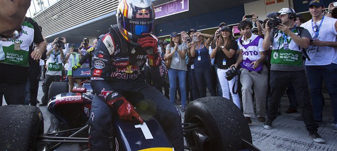 Carlos Sainz Jr. rodará con Red Bull en los test postemporada de Abu Dabi