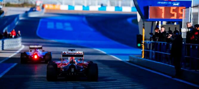 Mercedes y Nico Rosberg asustan en la mañana del primer test en Jerez