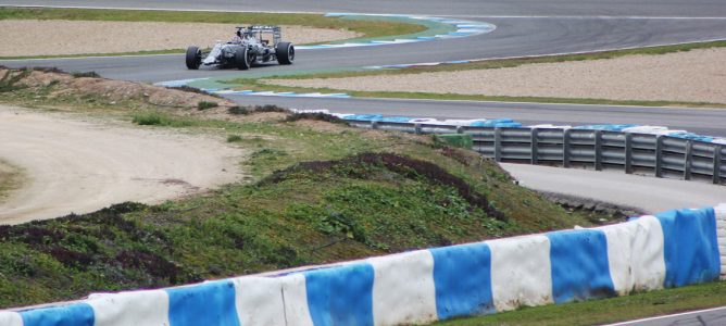 Sebastian Vettel continúa liderando en la segunda mañana de test en Jerez