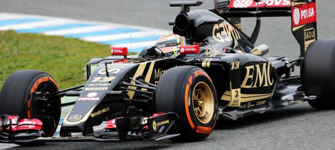 El E23 de Lotus por fin debuta en Jerez