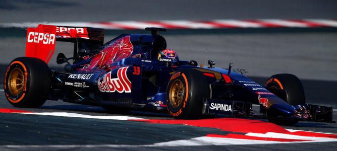 Max Verstappen se lleva el mejor tiempo en la tercera mañana de test de la primera ronda en Barcelona