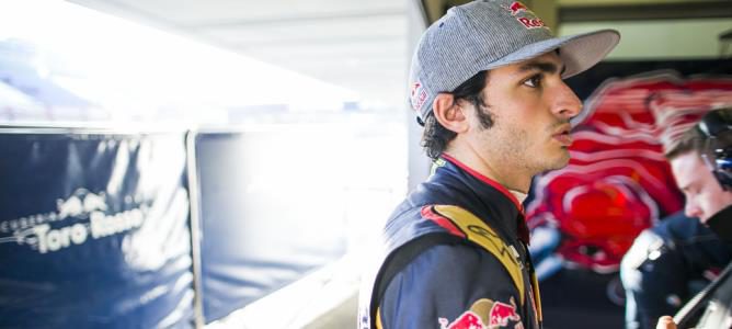 Carlos Sainz al frente y accidente de Alonso en la cuarta mañana de test en Barcelona