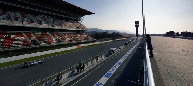 Lewis Hamilton el más rápido en la primera mañana de test de la segunda ronda en Barcelona