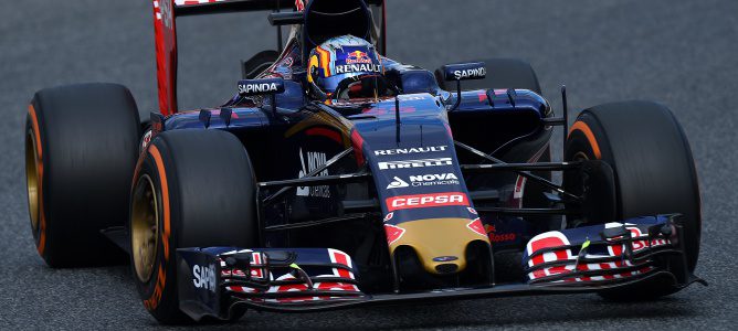 Toro Rosso estrena en Barcelona un actualizado STR10