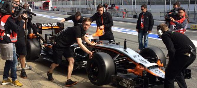 El Force India se estrena en los últimos test de pretemporada en Barcelona