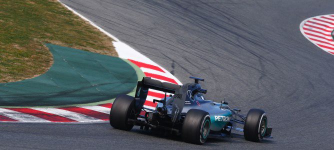 Mercedes asusta y McLaren ve la luz en el segundo día de test de la segunda ronda en Barcelona