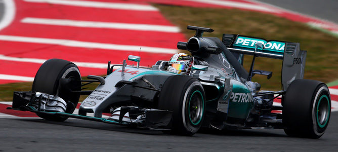 Lewis Hamilton le gustaría que en 2015 sus rivales estén más cerca de su Mercedes