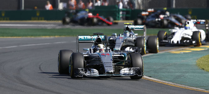 Lewis Hamilton logra la victoria en Albert Park: "El coche es simplemente increíble"