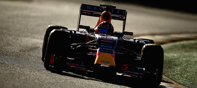Red Bull confirma que una "pérdida de presión del aceite" originó el problema de Kvyat en Australia
