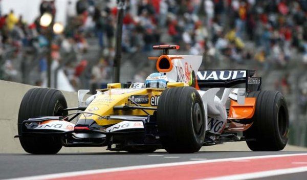 Alonso vuelve a imponerse a los aspirantes al título