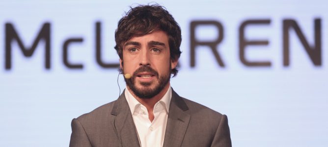Fernando Alonso pasa la primera prueba médica y recibe luz verde para viajar a Malasia