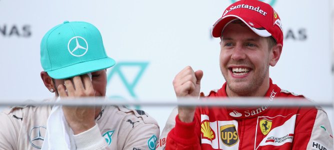 Lewis Hamilton niega su marcha a Ferrari: "Mi renovación con Mercedes está hecha al 99,6%"