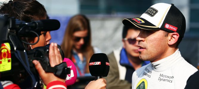 Romain Grosjean contento con el coche mientras Maldonado sufre en Shanghai