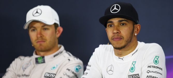 Mercedes vence a Ferrari con un tenso doblete: polémica entre Rosberg y Hamilton