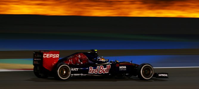 Carlos Sainz: "Tenemos problemas de frenos, pero el coche parece fácil de pilotar"