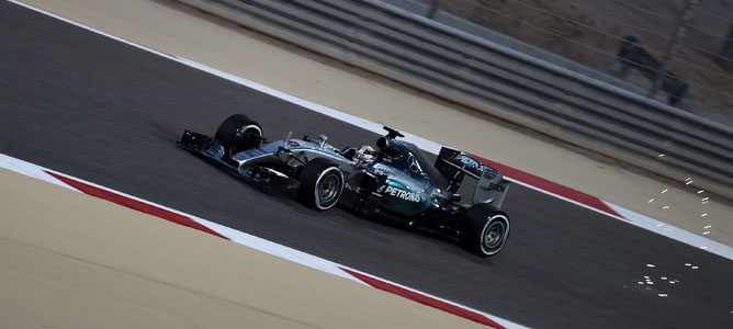 Hamilton no se relaja a pesar de asegurarse la 'pole': "Los Ferrari son muy rápidos"