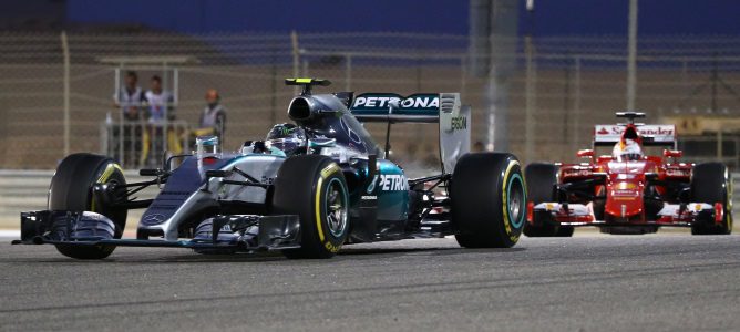 Helmut Marko sospecha que Mercedes ayudó a Ferrari a recuperarse tras 2014