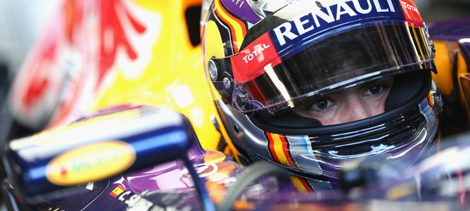 Carlos Sainz realiza una exhibición a los mandos del RB9 en el circuito de Motorland Aragón