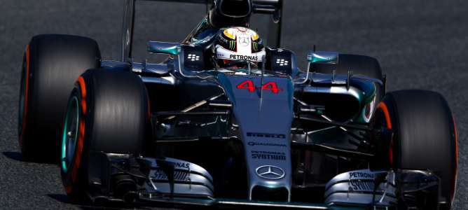 Lewis Hamilton lidera los Libres 2 del GP de España 2015