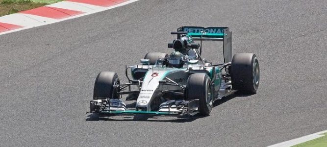 Nico Rosberg domina en el primer día de test de Barcelona