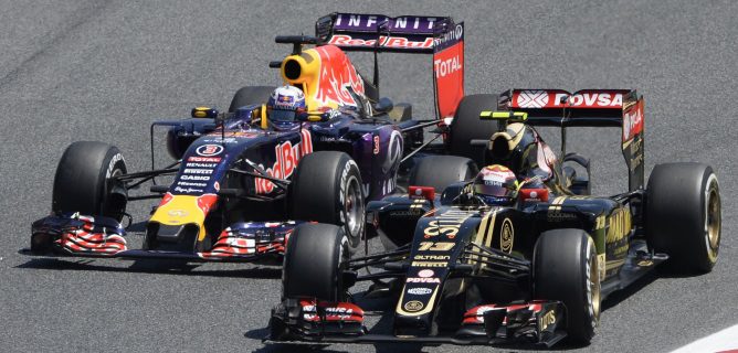 La F1 deja la puerta abierta al regreso de los coches cliente y rechaza el quinto motor en 2015