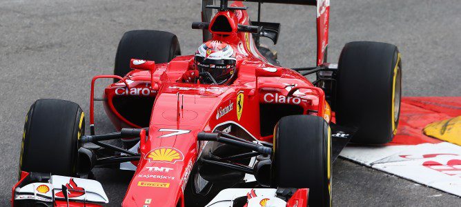 Hamilton lidera y Verstappen deslumbra en unos complicados Libres 1 del GP de Mónaco 2015