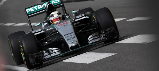 Lewis Hamilton lidera unos Libres 2 marcados por la lluvia y la escasa actividad en pista