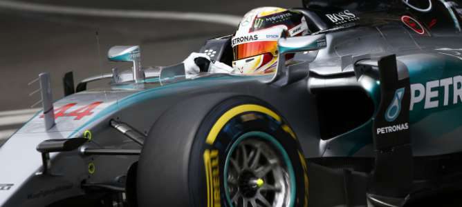 Lewis Hamilton marca el mejor tiempo y se anota su primera pole en el GP de Mónaco 2015