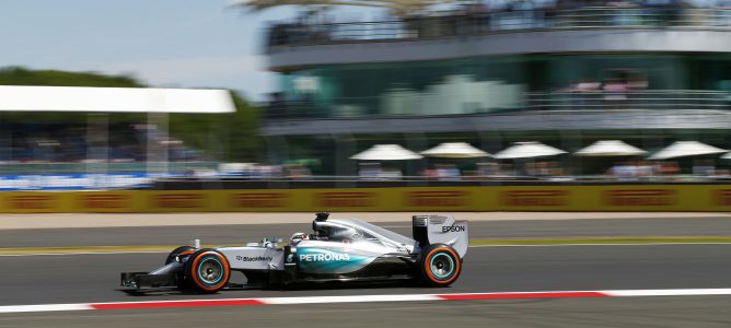 Hamilton vuelve a la cabeza en los Libres 3 del Gran Premio de Gran Bretaña