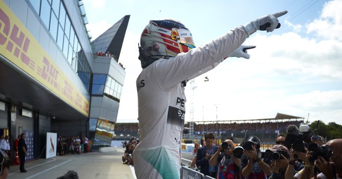 Hamilton le arrebata la pole a Rosberg y este le avisa: lo de Austria puede repetirse