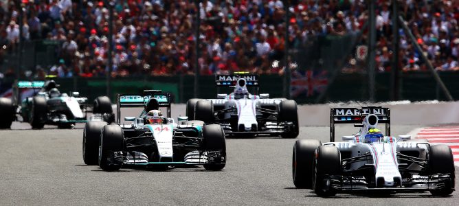 Lewis Hamilton acierta y se lleva la locura del GP de Gran Bretaña 2015