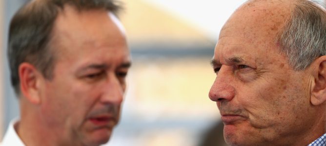 Ron Dennis responde a Eddie Jordan: "Todas las familias tienen un idiota"