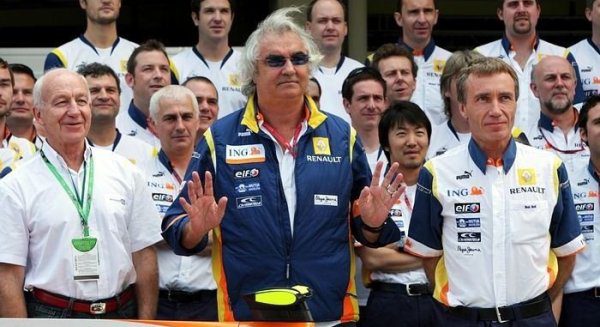 Briatore: "Déjennos hacer mejor nuestros motores"