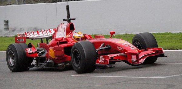 Vettel primero a los mandos del Red Bull