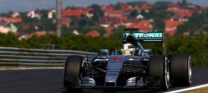 Lewis Hamilton lidera unos accidentados Libres 1 del Gran Premio de Hungría