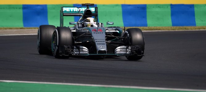 Lewis Hamilton: "El coche va bien y estoy muy contento hasta ahora"