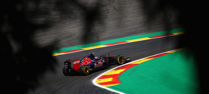 Carlos Sainz: "He disfrutado de mi primer par de vueltas en Spa con un coche de F1"