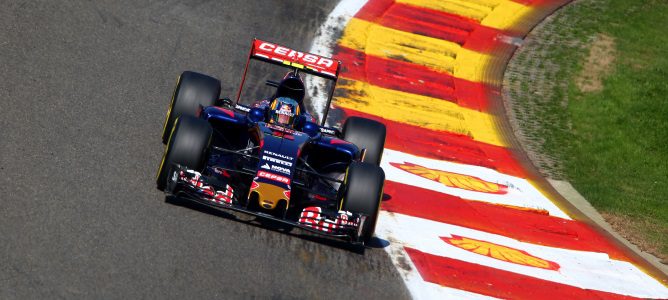 Renault se disculpa por el abandono de Carlos Sainz en Bélgica