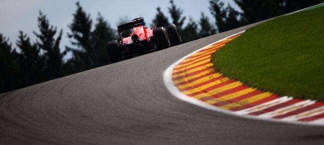 Mark Webber apoya a Vettel en el episodio del reventón de neumático en Spa