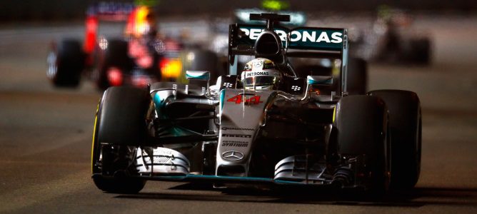 Lewis Hamilton: "Era mejor abandonar y no perder el motor"