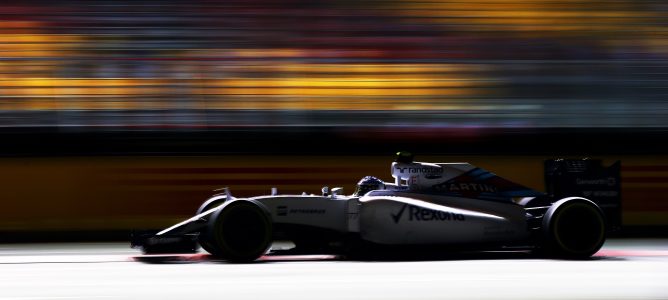 Suerte dispar para Williams en Singapur: Bottas puntúa, Massa abandona