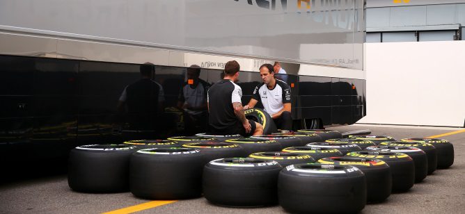 Pirelli trabaja para ofrecer neumáticos entre dos y tres segundos más rápidos en 2017
