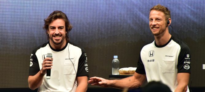 Button y Alonso recaen en México: 50 posiciones para el inglés y 10 para el español