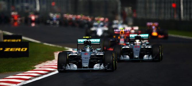 Hamilton: "En Mercedes han sentido la necesidad de ser muy cariñosos con Rosberg"
