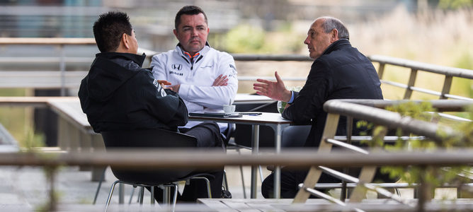 Eric Boullier: "McLaren no es una fundación caritativa. El problema es de Red Bull, solo suyo"