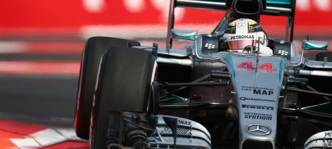 Hamilton encara el GP de Brasil indispuesto pero Mercedes afirma que "no se perderá la carrera"