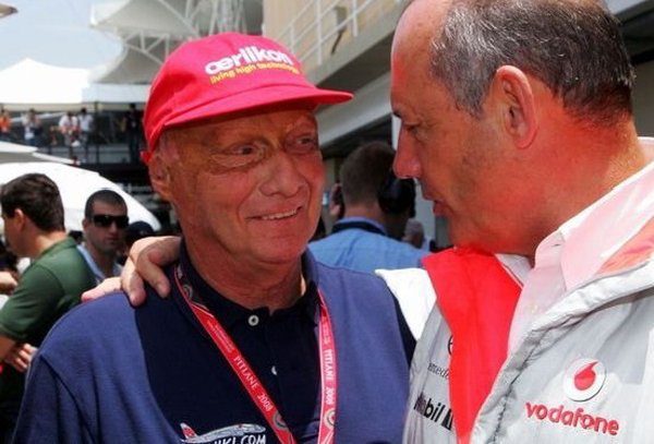 Haug y Lauda piensan que el KERS debería retrasarse