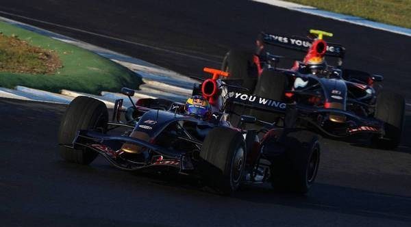 Buemi vuelve a ser el más rápido en Jerez. Fernando Alonso se estrena contra el muro